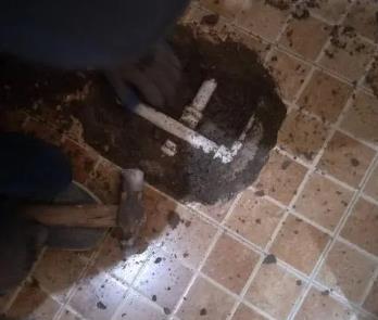乌海市卫生间漏水维修公司为您分享下卫生间渗水如何处理及注意事项